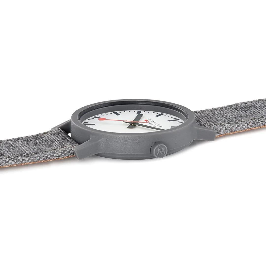 Mondaine Essence Grigio: L'Iconico Orologio Da Stazione Svizzero Al Polso